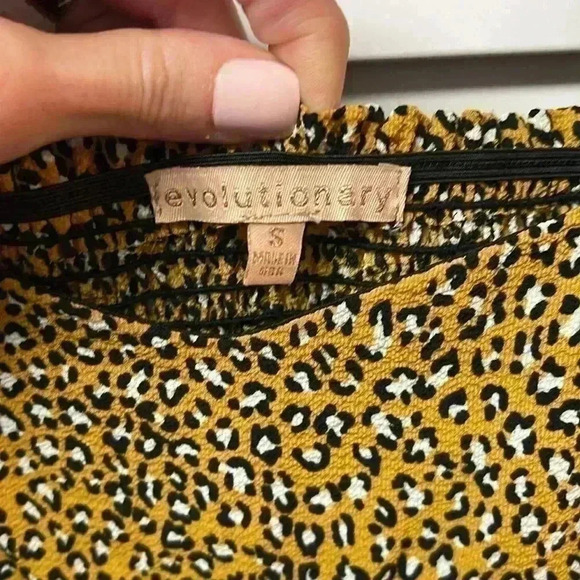 Evolutionary Leopard Print Smocked Top Size Small - Picture 2 of 4